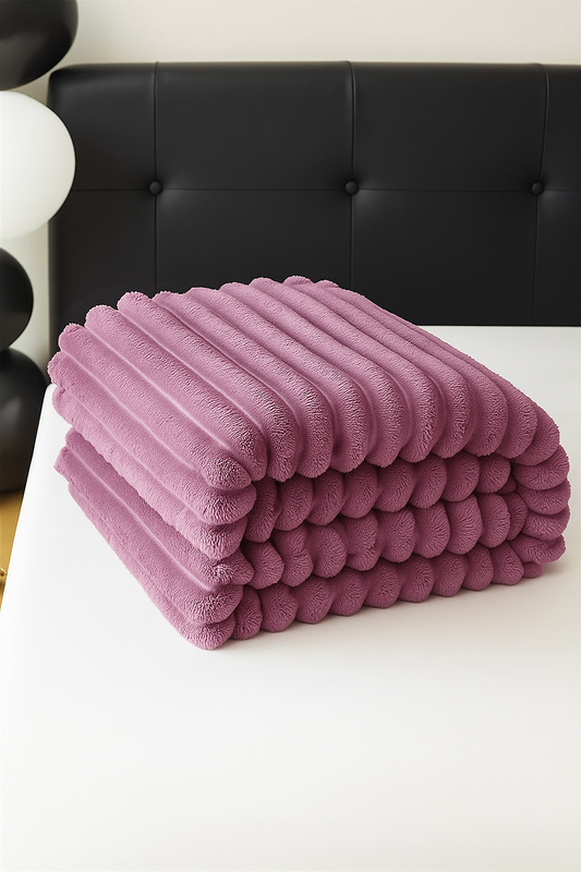 Koc pluszowy tłoczony w grube szerokie pasy 200x220 różowy ROSE RED