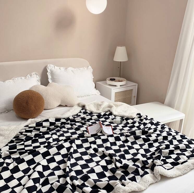 Koc pluszowy narzuta w kratę z barankiem 200x230 czarno-biały