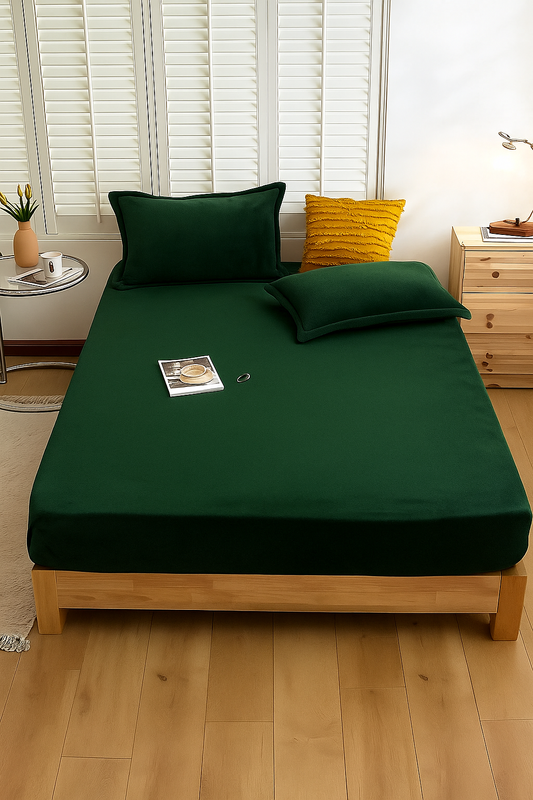 Prześcieradło pluszowe z gumką MIŚ butelkowe zielone 90x200