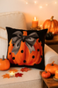 Poszewka na poduszkę Halloween czarna z dynią i kokardą 40x40 PUMPKIN