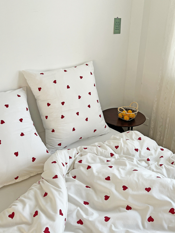 Pościel biała w czerwone serca 160x200 3 el. Love F11