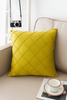 Poszewka na poduszkę welurowa pikowana z listkami musztardowa 40x40