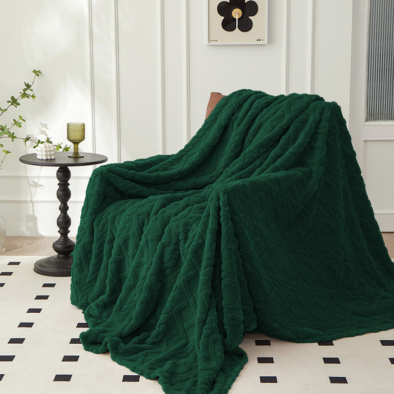 Koc pluszowy tłoczony w sweterek 3D 160x200 butelkowy zielony