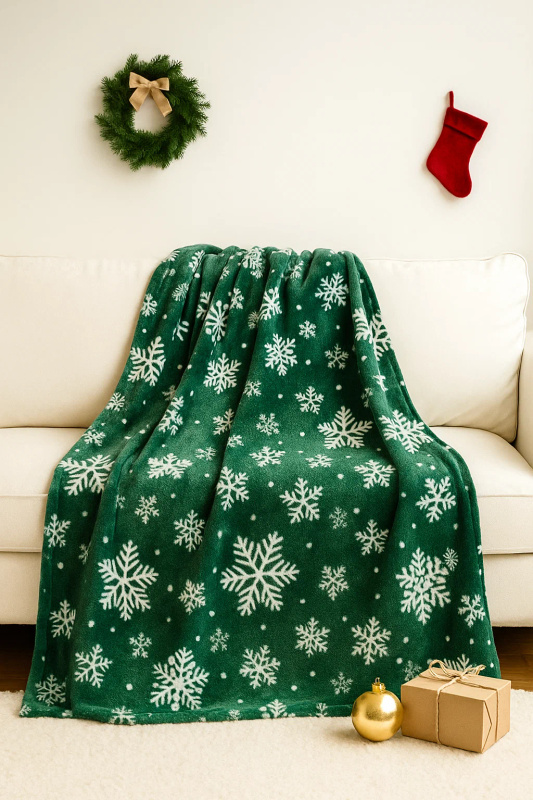 Koc świąteczny butelkowy zielony w śnieżynki 160x200