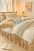 Pościel pluszowa z falbanką zimowa miś 200x220 3 el. kremowo-beżowa nr450
