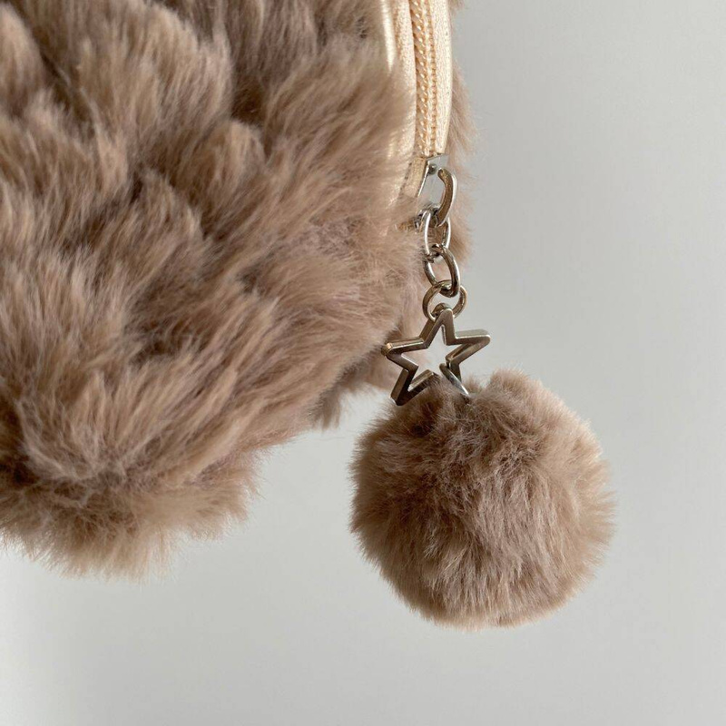 Kosmetyczka pluszowa z pomponem brązowa