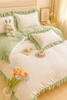 Pościel pluszowa z falbanką zimowa miś 160x200 3 el. biało-zielona nr446