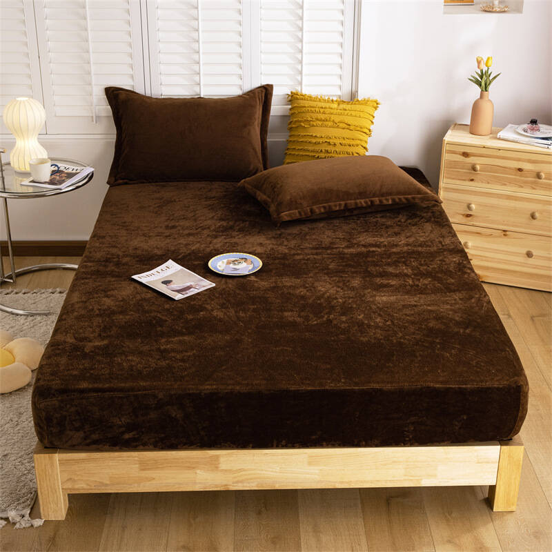 Prześcieradło pluszowe z gumką MIŚ brązowe 200x220 