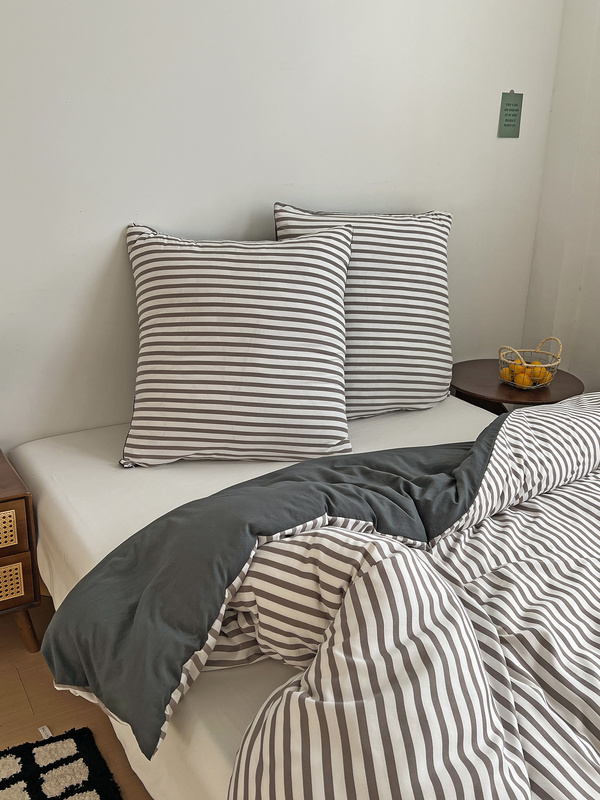 Pościel biała w grafitowe pasy 160x200 3 el. Stripes F16