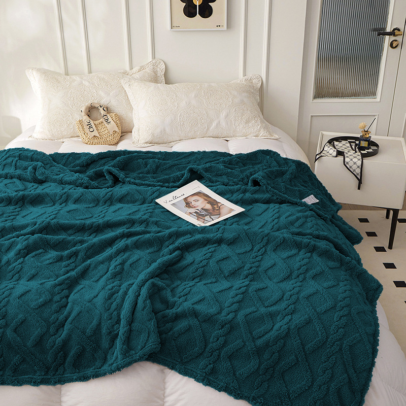 Koc pluszowy tłoczony w sweterek 3D 160x200 niebieski