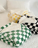 Koc pluszowy narzuta w kratę z barankiem 200x230 czarno-biały