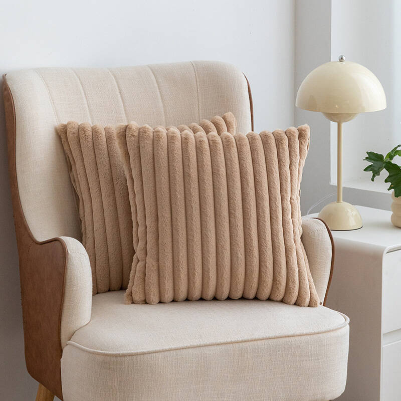 Poszewka na poduszkę dekoracyjna 40x40 beżowa tłoczona pluszowa