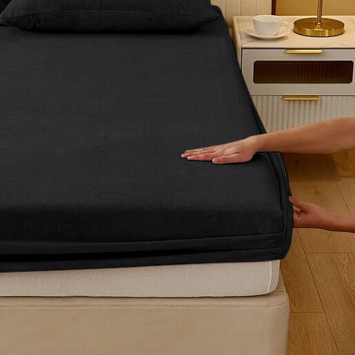 Prześcieradło pluszowe z gumką MIŚ czarne 180x200