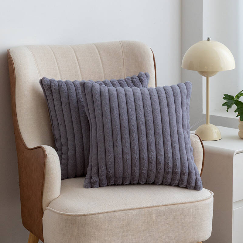 Poszewka na poduszkę dekoracyjna 40x40 ciemna szara tłoczona pluszowa