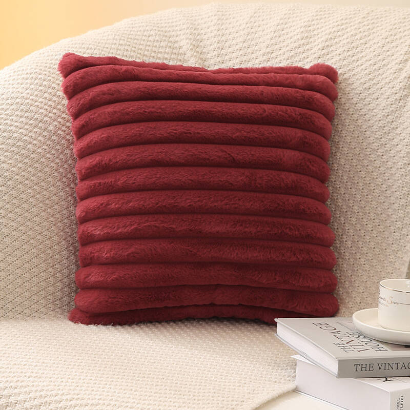 Poszewka na poduszkę dekoracyjna 40x40 czerwona tłoczona pluszowa