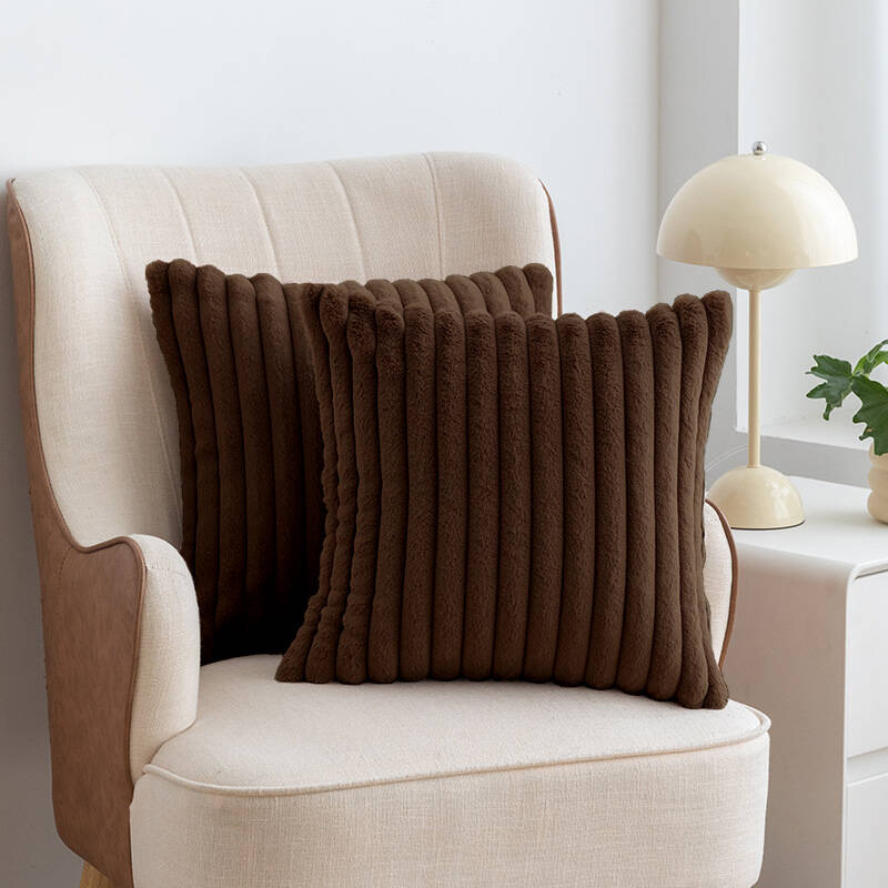 Poszewka na poduszkę dekoracyjna 40x40 brązowa tłoczona pluszowa