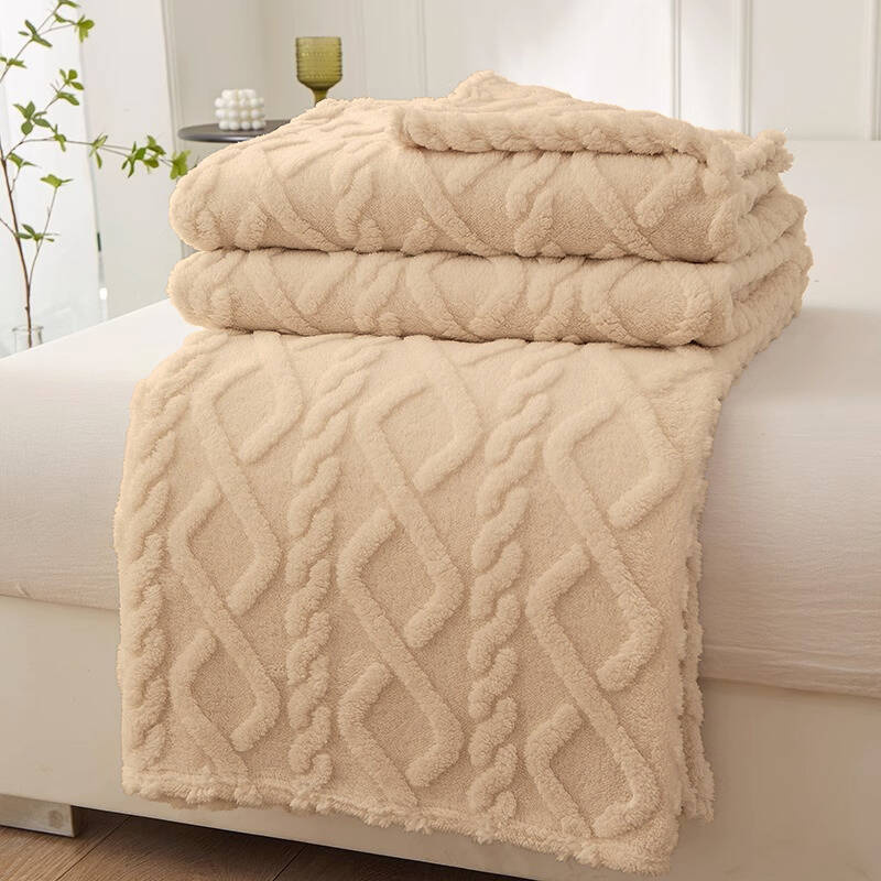 Koc pluszowy tłoczony w sweterek 3D 160x200 beżowy