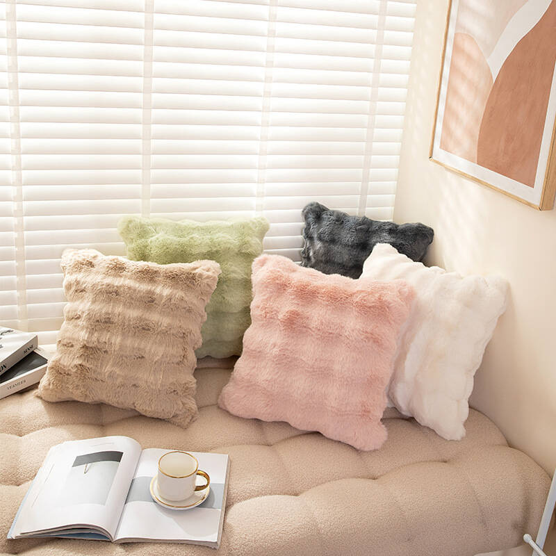 Poszewka na poduszkę dekoracyjna 40x40 BUBBLE ciemna beżowa pluszowa