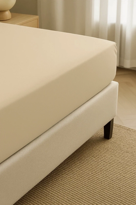 Prześcieradło z gumką bawełniane jasne ciepłe beżowe 140x200