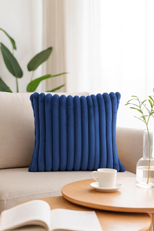 Poszewka na poduszkę dekoracyjna 40x40 granatowa tłoczona pluszowa