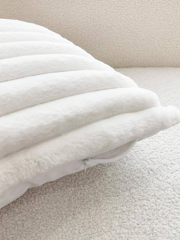 Poszewka na poduszkę dekoracyjna 40x40 biała tłoczona pluszowa