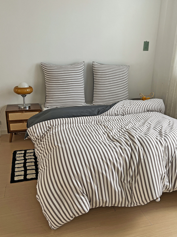 Pościel biała w grafitowe pasy 160x200 3 el. Stripes F16